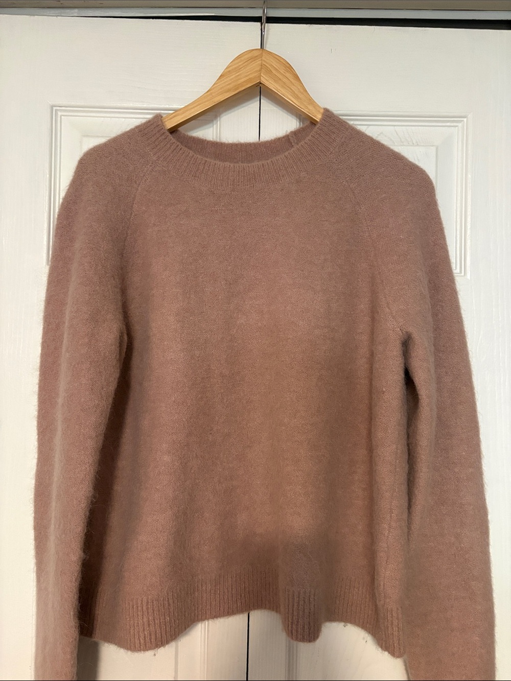 Vince Women's Crewneck Sweater in Mauve Pink. Size Medium. NWOT